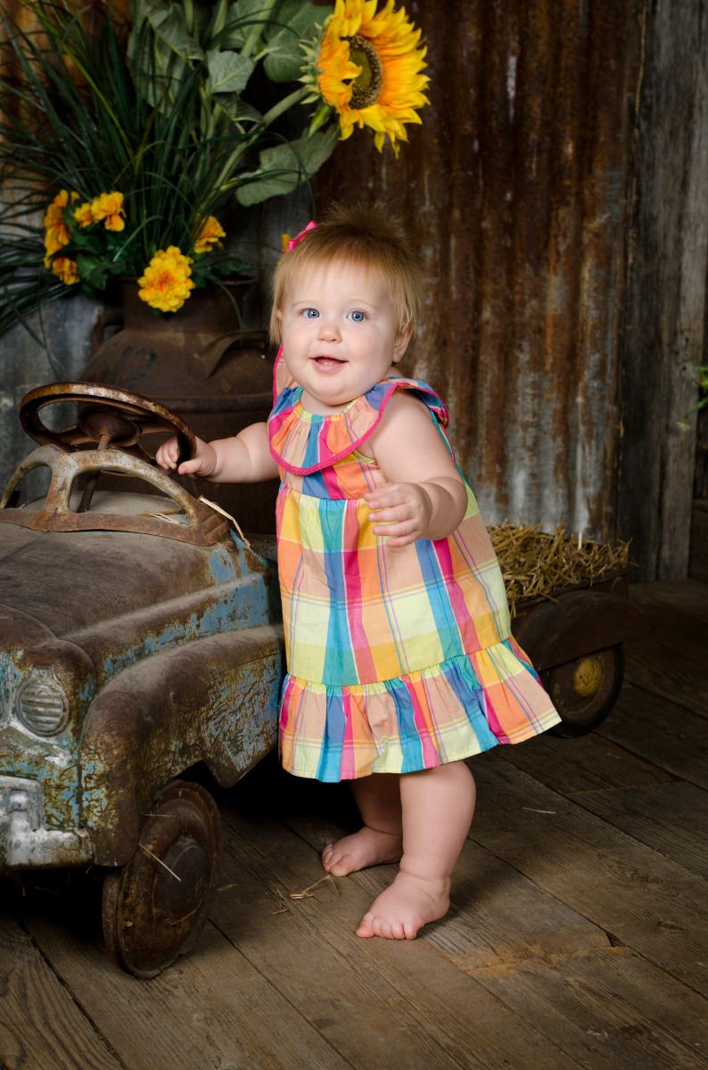 Country Babe - Ten Month Photo Sitting - by Robertsons' Warehouse Photography, Wichita, KS