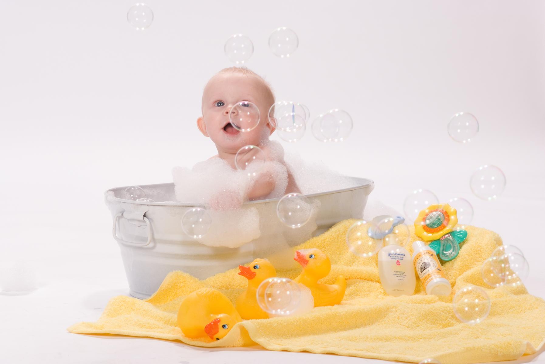 Baby Picture - Rub a Dub a Tub - by Robertsons' Warehouse Photography, Wichita, KS